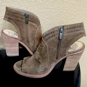 Vince Camuto Excellent condition Brown suede Shoe Boots